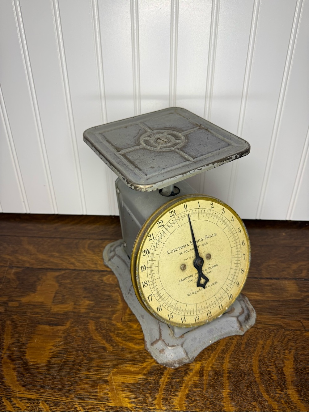 Columbia Family Scale Landers Frary & Clark 24 Pounds Green Rust Patina-Vintage